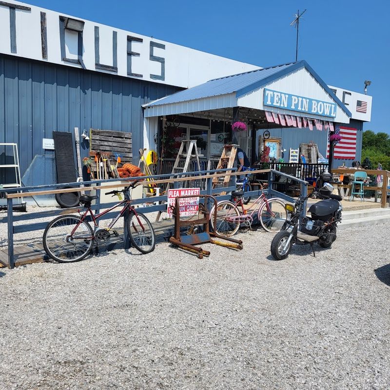 Carlyle, Illinois – Ten Pin Antique Mall