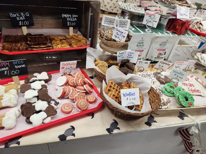 The Food Scene Inside and Outside Is a Full Meal Adventure