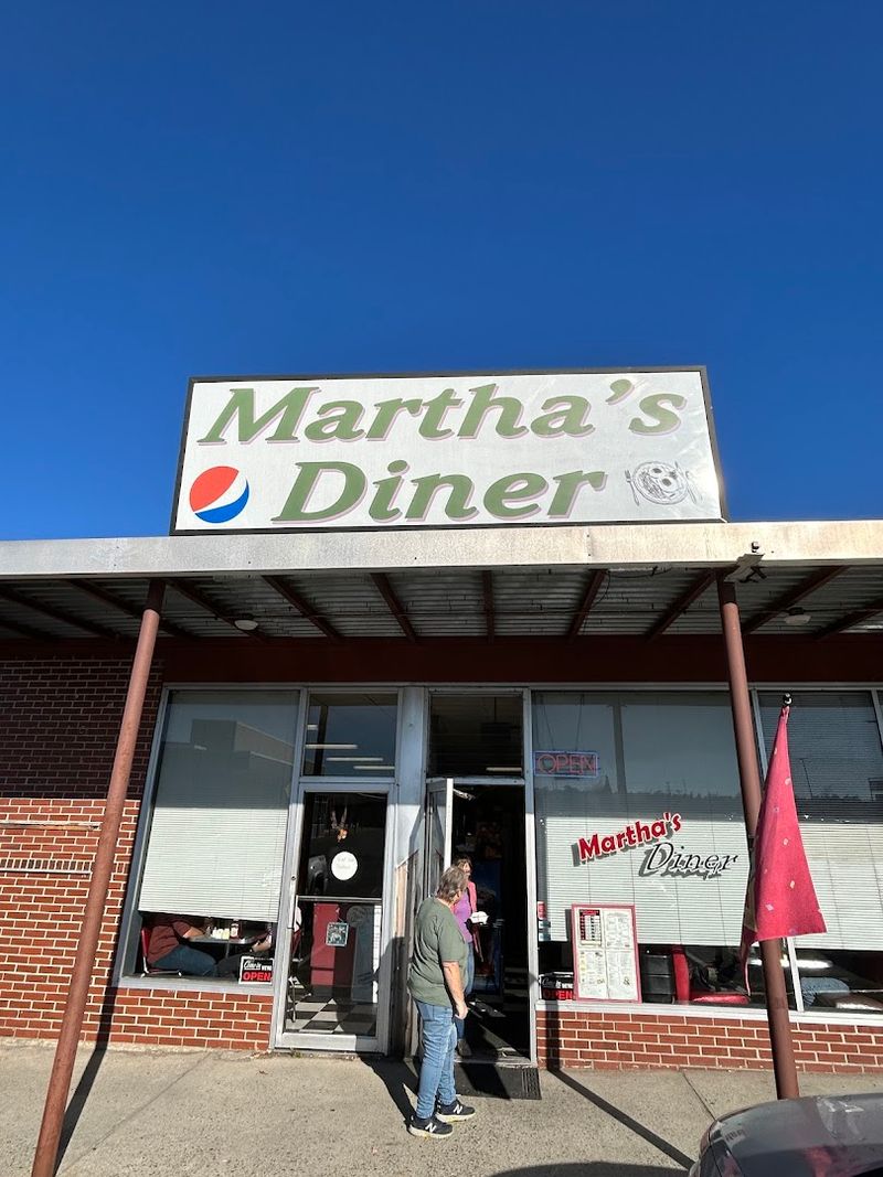 Easy-To-Find Ellsworth Location