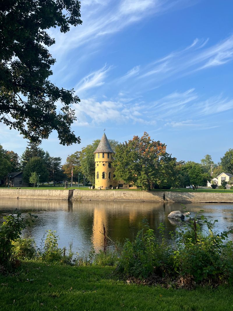 Curwood Castle, Owosso