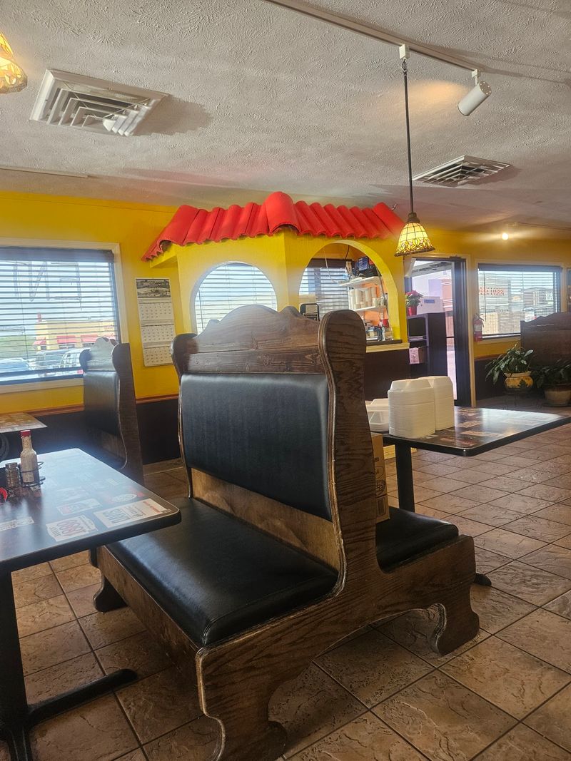 Casual Seating Fits An Easy Lunch Stop