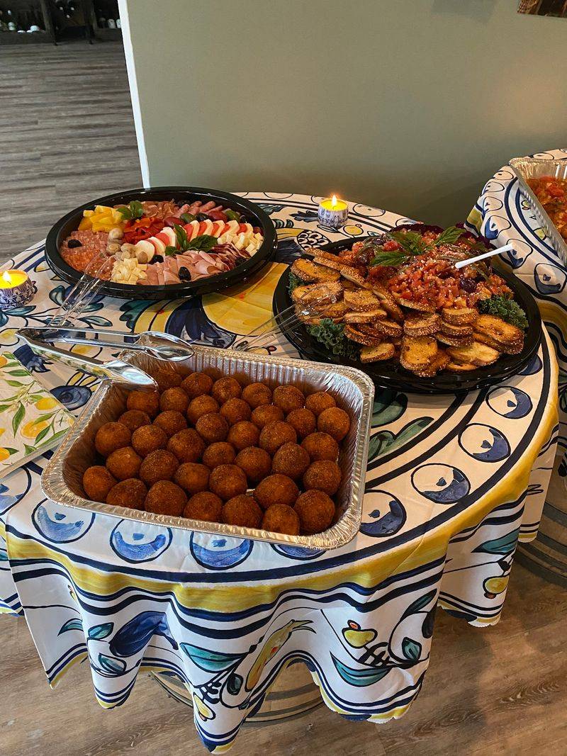 Catering That Feeds A Crowd With Ease