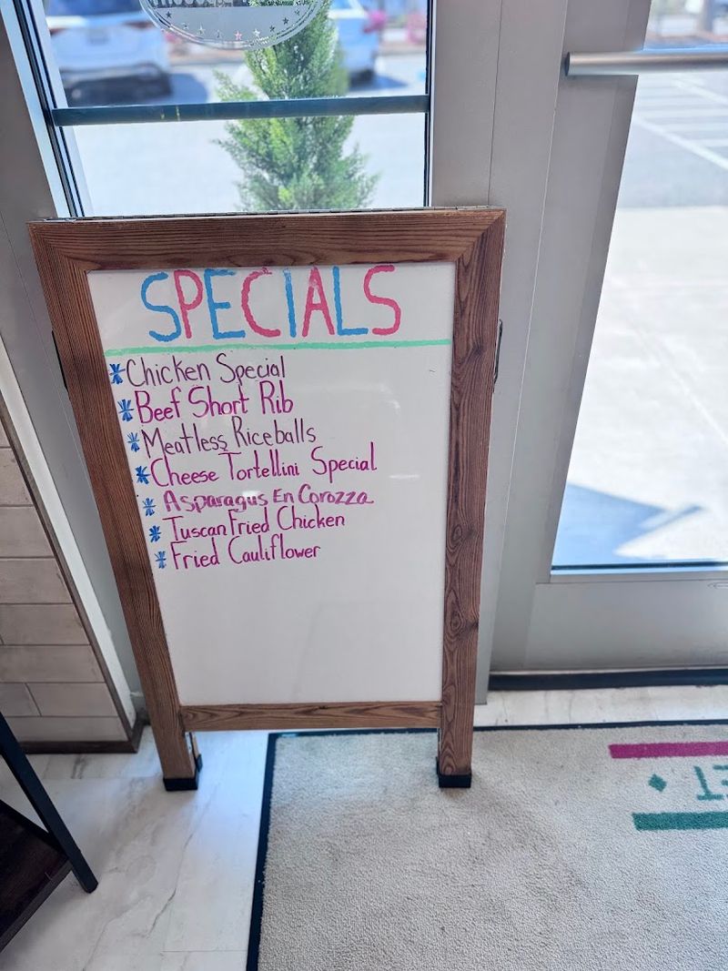 Catering That Handles Crowds Without Stress
