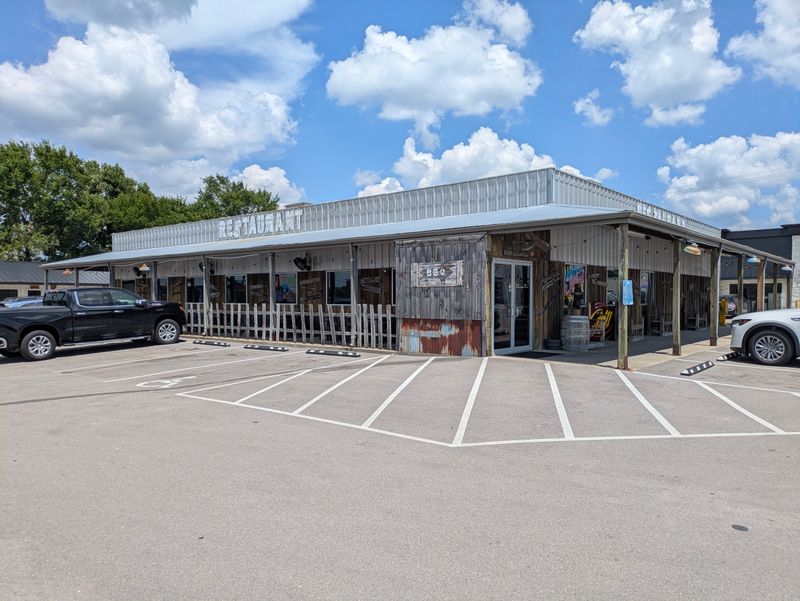 3. Dowd's Catfish & BBQ – Lebanon (Route 66 Classic)