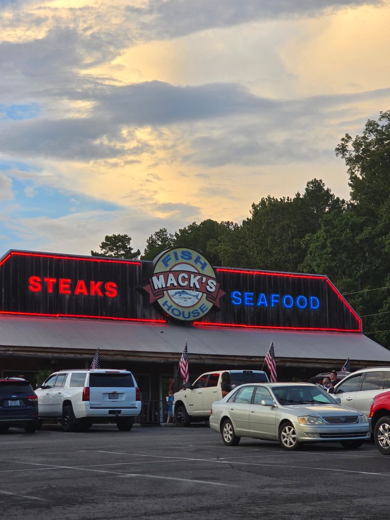 Mack's Fish House, Heber Springs
