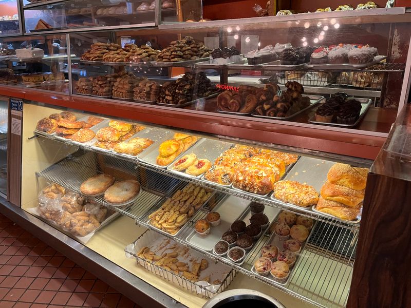 Legendary Pastrami That Justifies The Wait