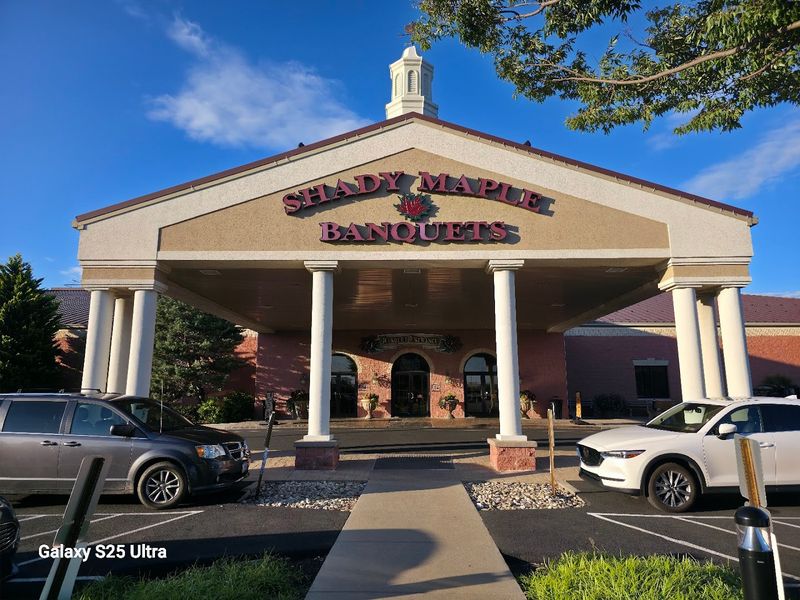 Shady Maple Smorgasbord, East Earl