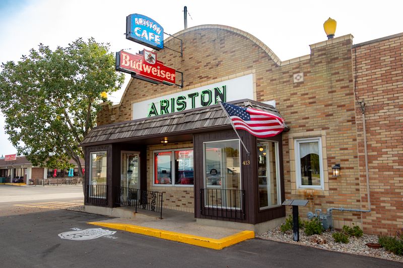 Ariston Café, Litchfield