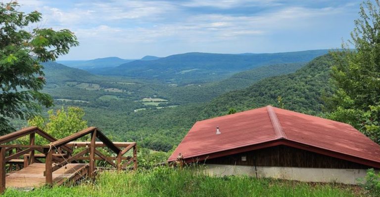 Charming Cabins Overlooking Arkansas’ Grand Canyon