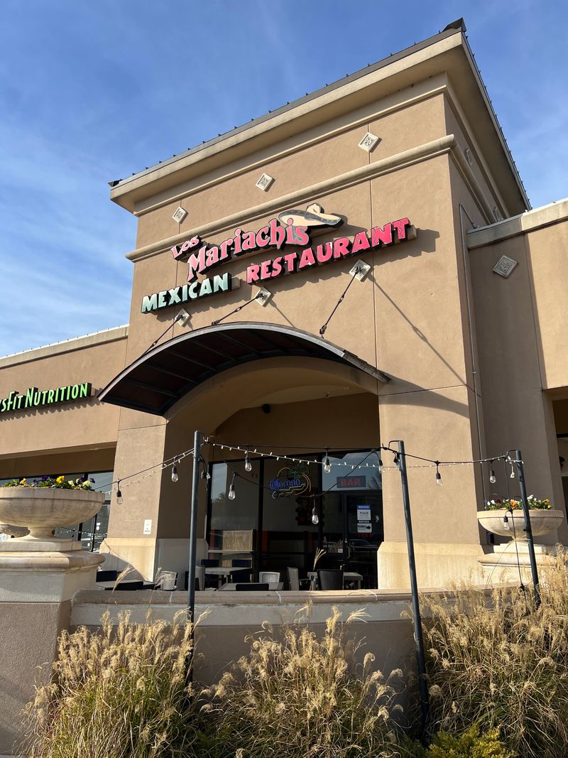 Los Mariachis – Broken Arrow