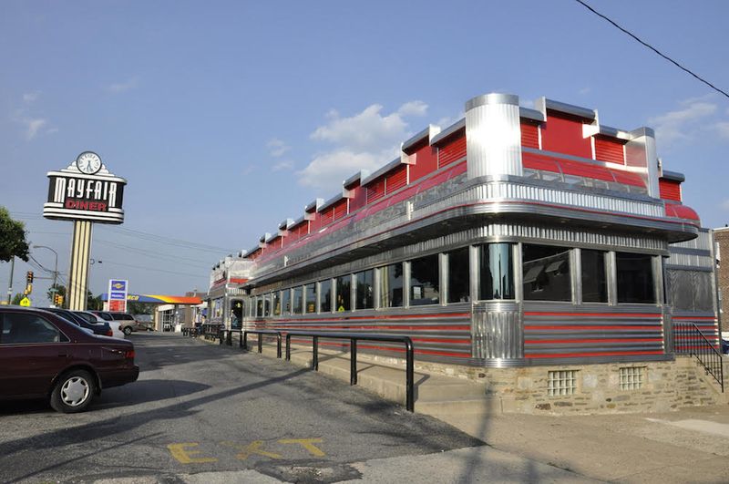 Metro Diner: Where Pot Pies Go to Their Demise
