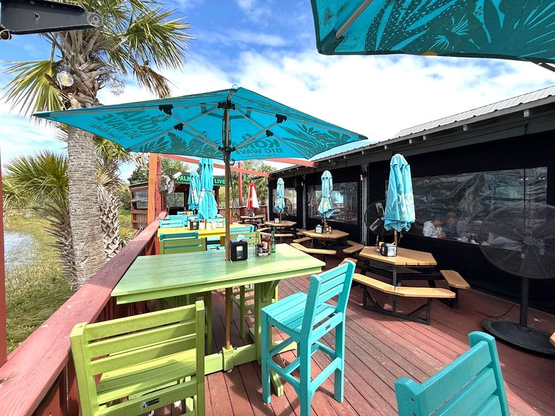 Cheerful Digs With A Laid-Back Beachy Feel Cheerful Digs With A Laid-Back Beachy Feel