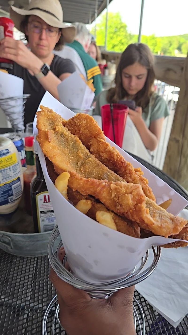 Knot Just A Bar, Omena