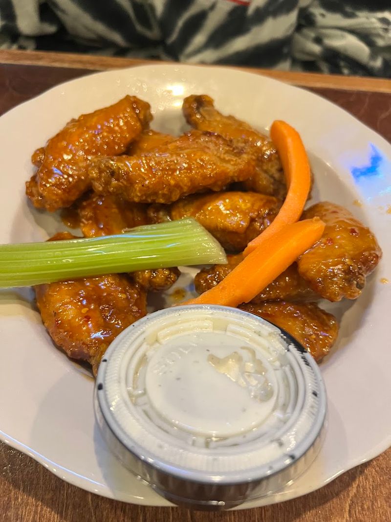 Reason 4: Popular Wings With Crisp Texture And Clean Saucing