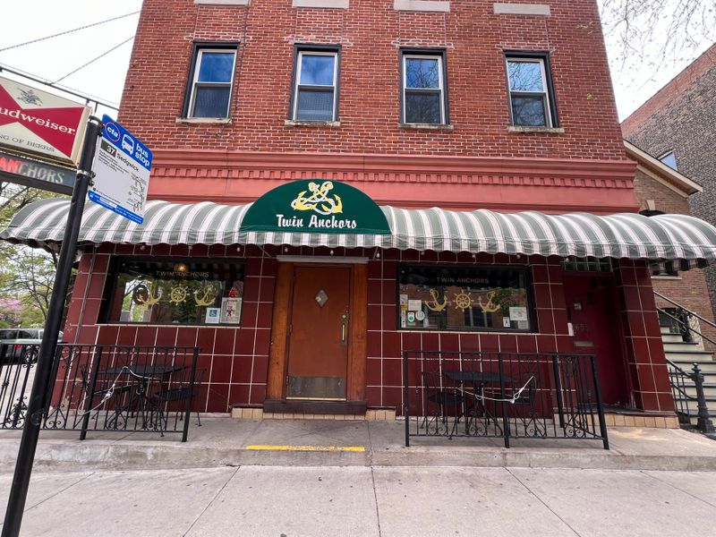 Twin Anchors Restaurant & Tavern – Chicago