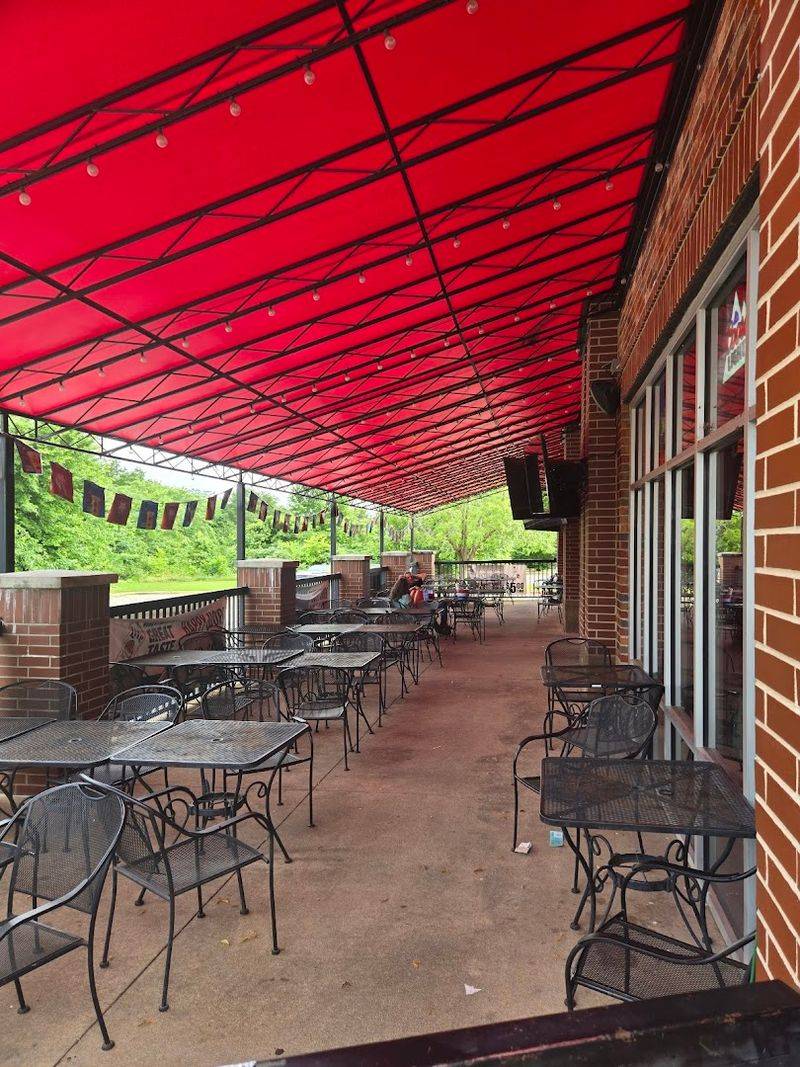 Foghorn's Wings, Fayetteville