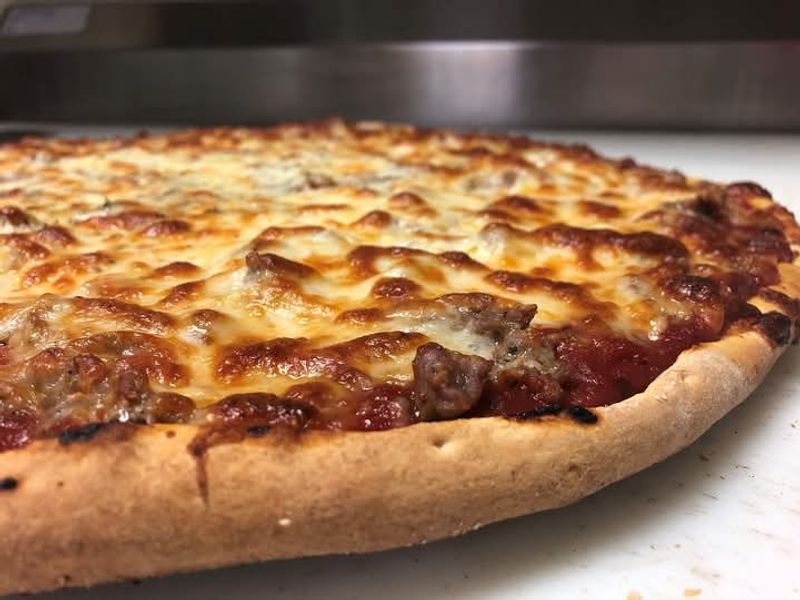 Thin-Crust Pizza That Earns Its Reputation