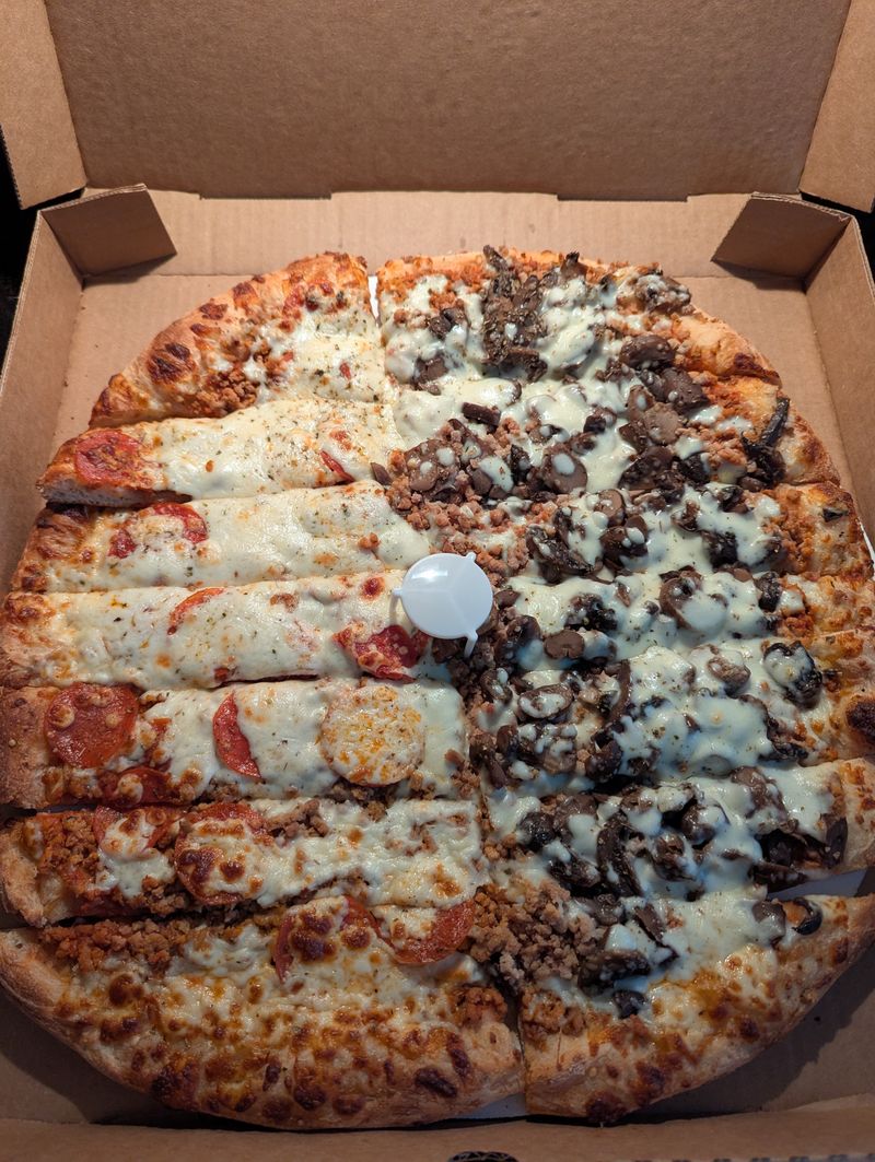 Quad Cities-Style Pizza at Harris Pizza – Rock Island