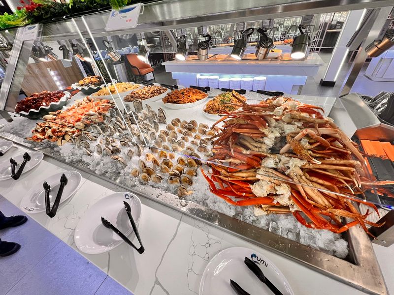 Chilled Seafood Platters That Make A Statement On Ice