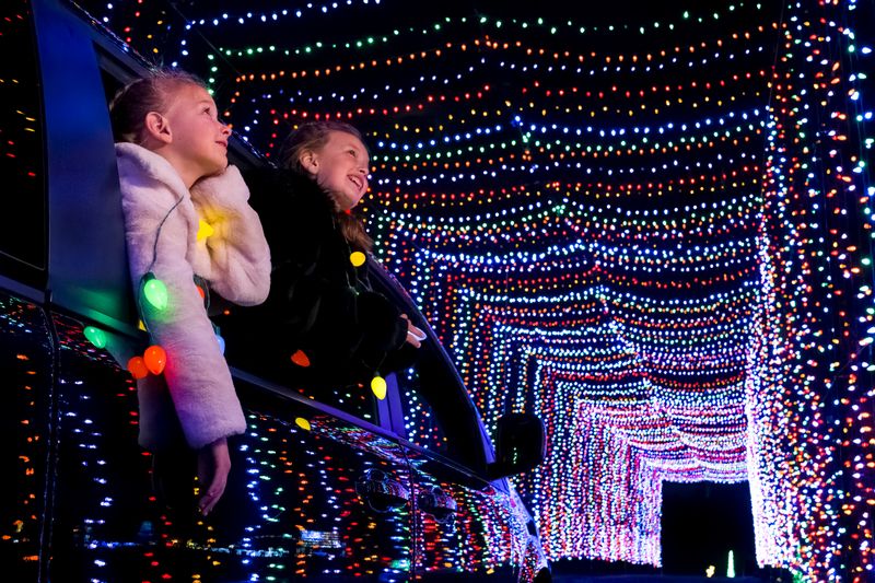 Pewaukee – Country Christmas at The Ingleside Hotel