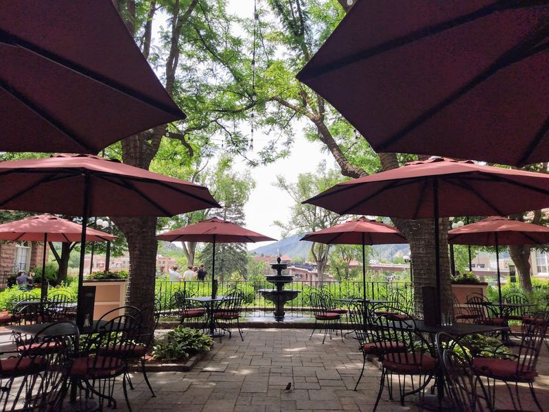 Hotel Colorado Courtyard Dining