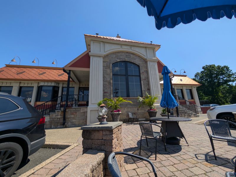 Pompton Queen Diner — Pompton Plains, New Jersey (Full Of Nostalgia)