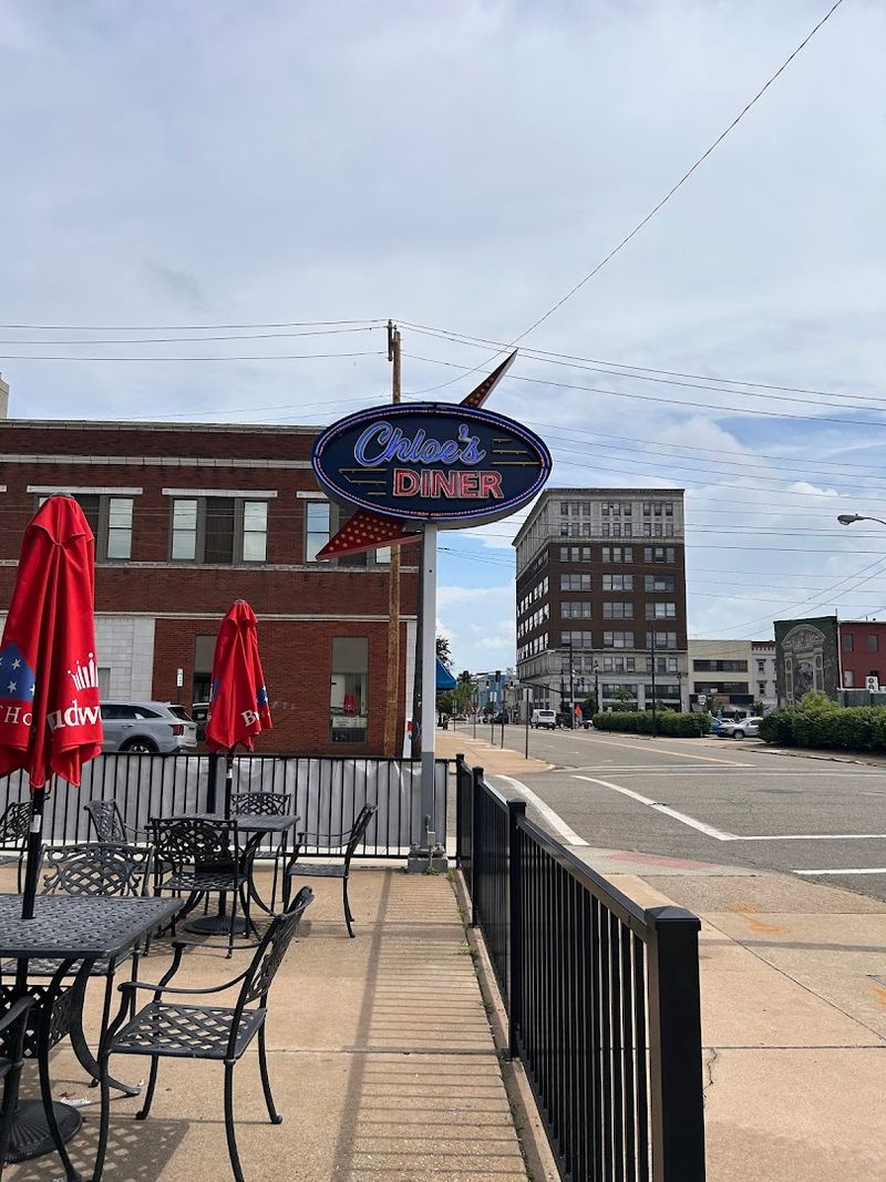 Chloe's Diner, Massillon