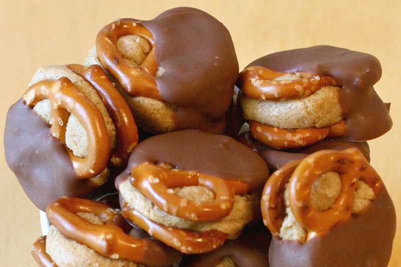 Chocolate-Dipped Peanut Butter Pretzel Sandwiches