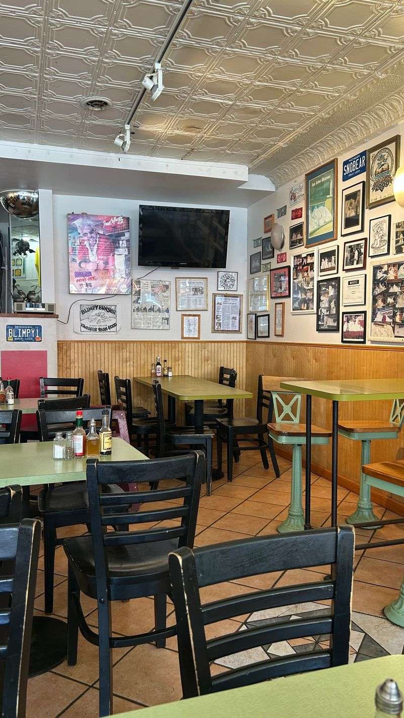 Lean Into The Cafeteria Vibe And Seat Strategy