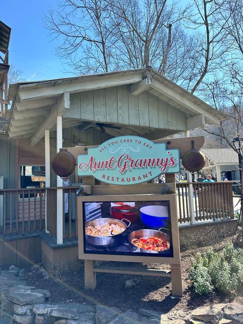 Aunt Granny's Buffet at Dollywood