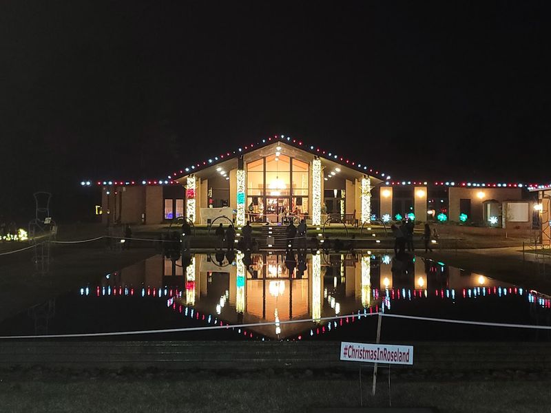Christmas In Roseland Transforms The Garden Into A Winter Wonderland