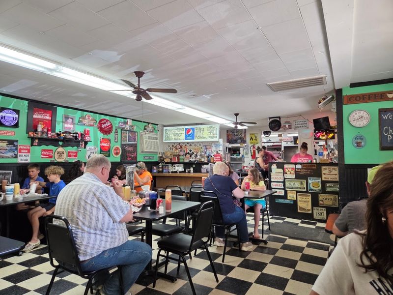 Chuck’s Place Keeps It Classic Chuck’s Place Keeps It Classic