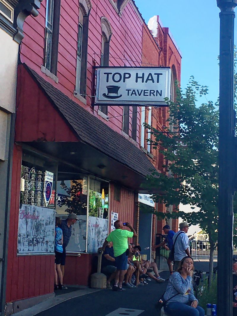 Top Hat Tavern – West Union