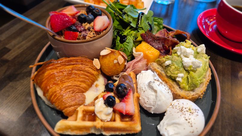 Versailles Restaurant & Bakery (Little Havana)