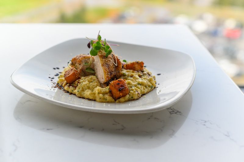 Aerie Restaurant & Lounge, Acme