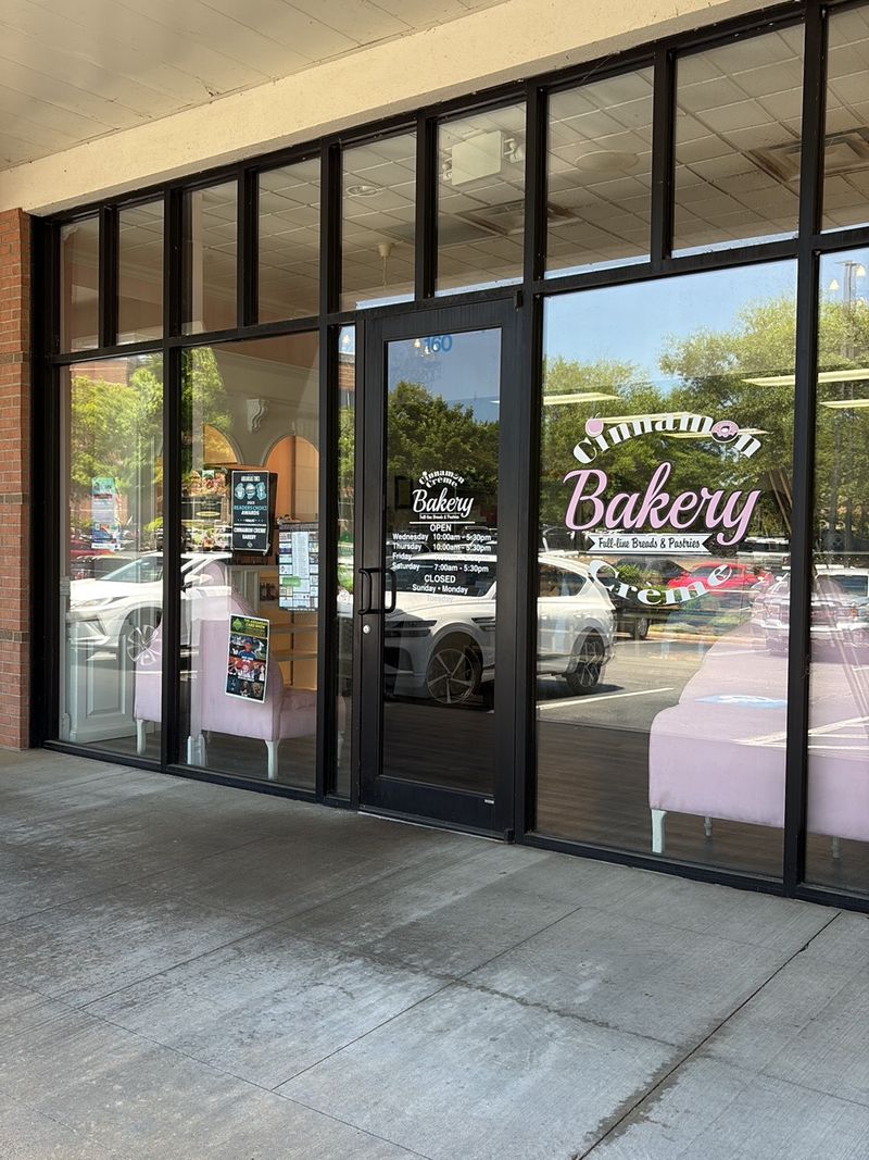 Cinnamon Creme Bakery, Little Rock
