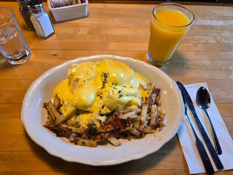 Country Style Eggs Benedict That Rewrites The Rulebook