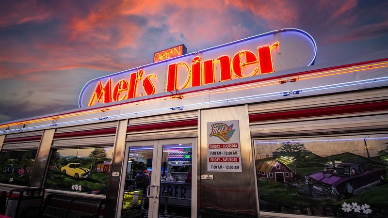 Mel's Classic Diner – Pigeon Forge