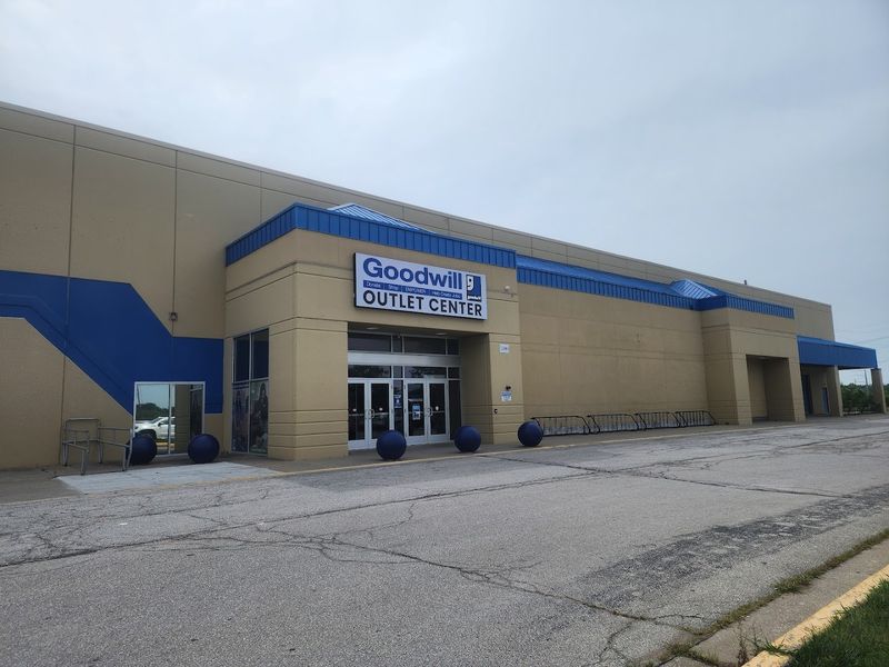 Goodwill Outlet Store, Kansas City