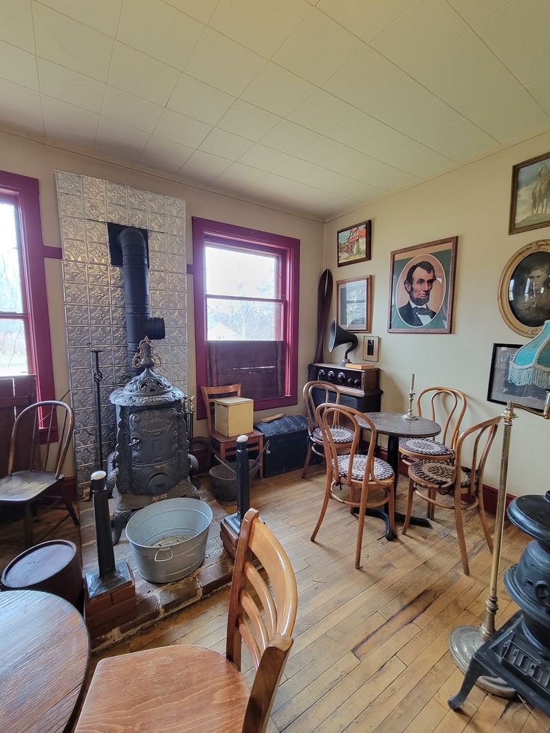 Claim A Cozy Eating Spot