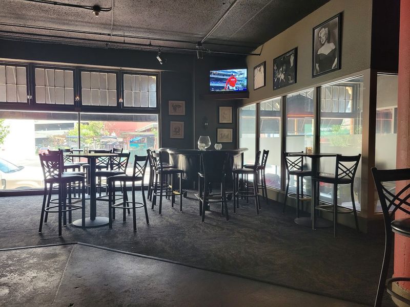 The Lounge Where Music Flows