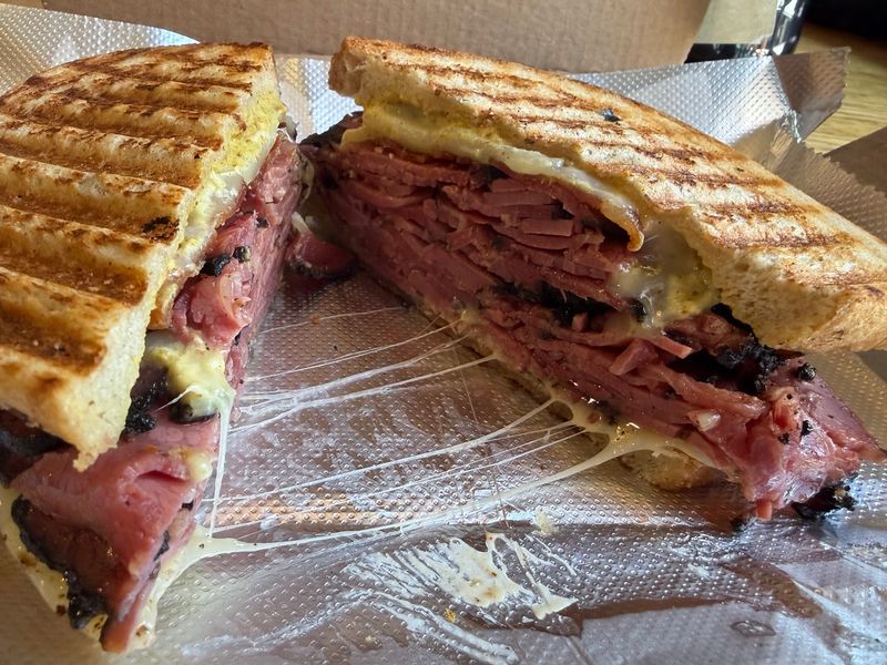 Classic Deli Fans Will Feel Right At Home With This Reuben