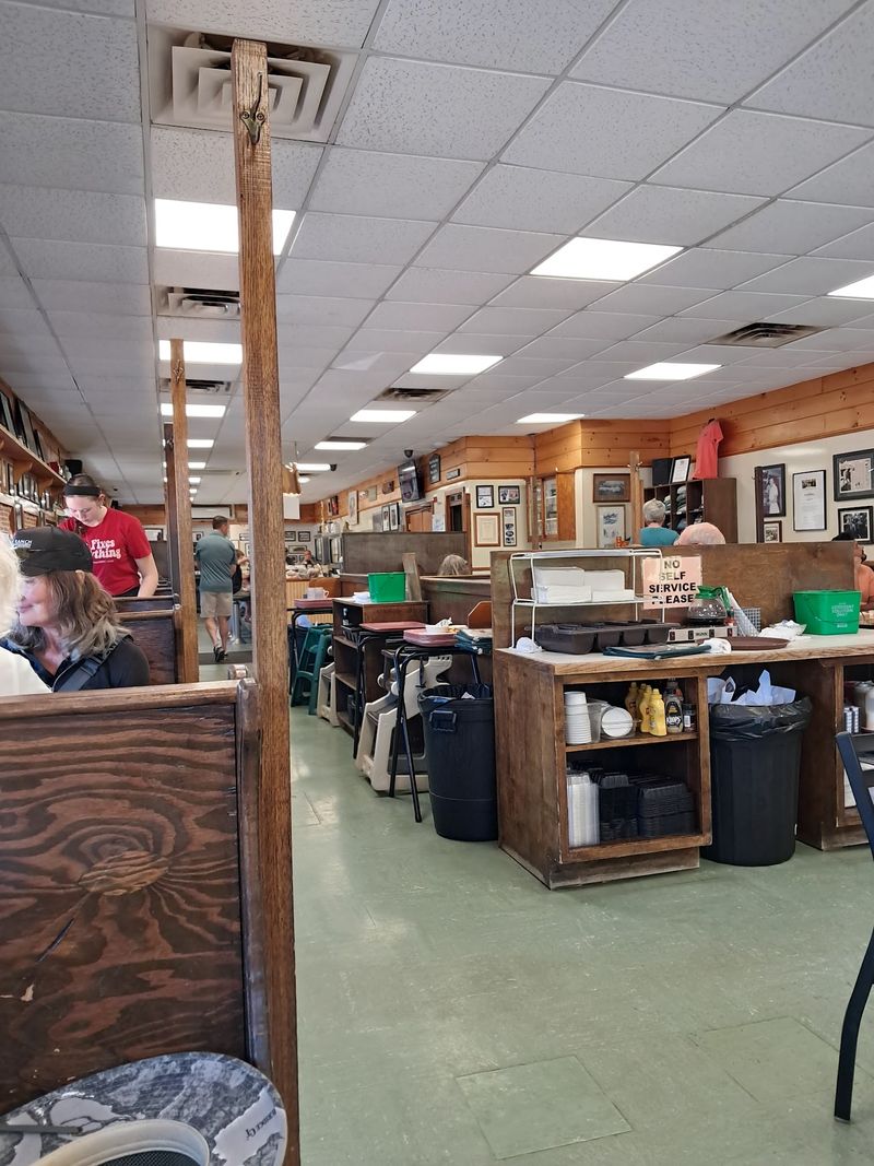 Classic Diner Decor Full Of Old-School Charm