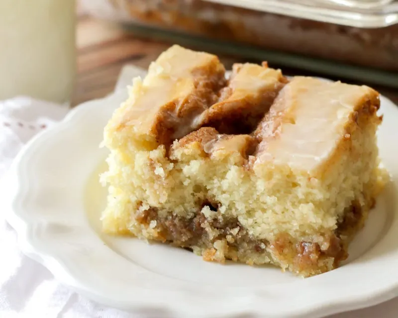 Gooey Cinnamon Roll Cake