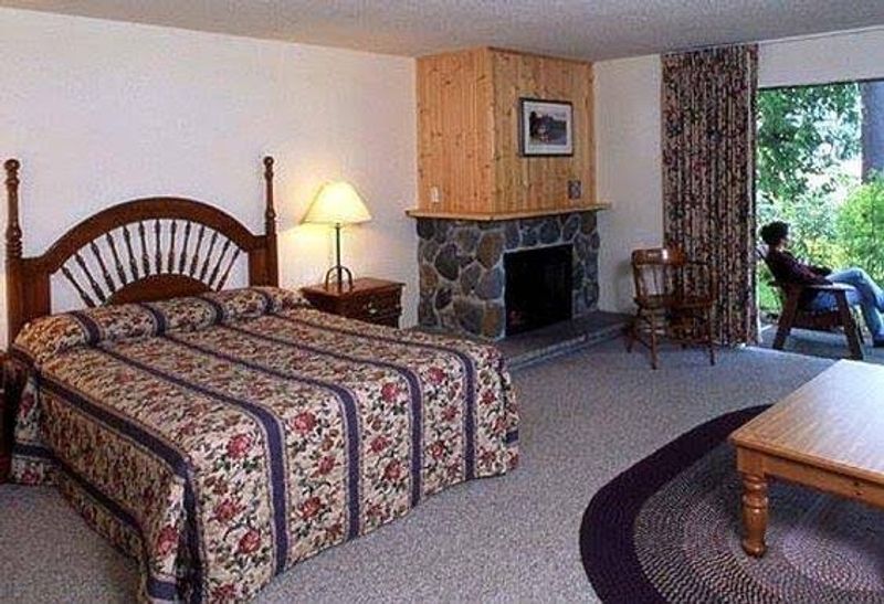 Claw-Foot Tubs, Fireplaces, and Three Styles of Stay Claw-Foot Tubs, Fireplaces, and Three Styles of Stay