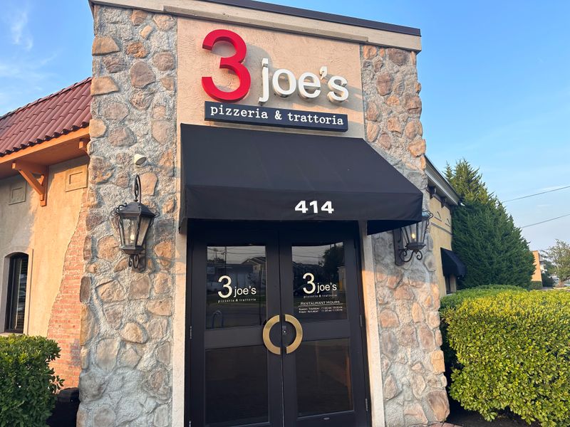 3 Joe’s Pizzeria & Trattoria