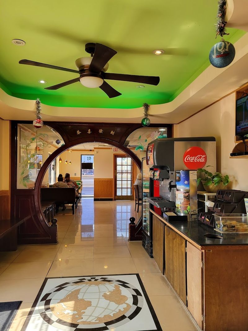 Convenient Location On University Street