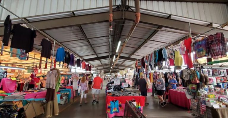 Clear Your Calendar Because This Massive Year-Round Market In Arizona Is A Full Day Affair