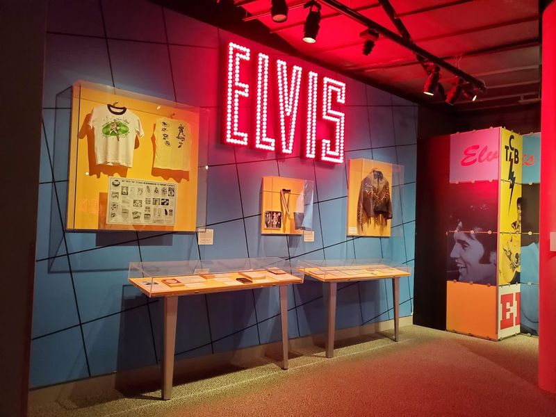 Rock & Roll Hall of Fame, Cleveland, OH