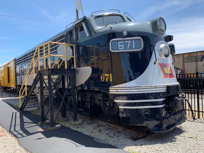 Climbing Inside the Locomotives and Cars Climbing Inside the Locomotives and Cars